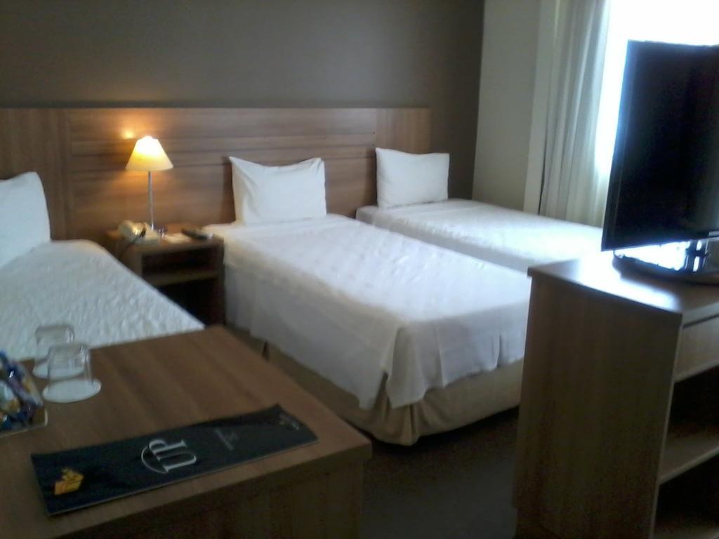Nobile Lakeside Convention & Resort Brasília Quarto foto